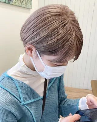 ショート ケアブリーチ 坪井佑樹のヘアスタイル