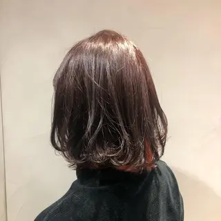 ミディアム カラー 荒木 依莉亜のヘアスタイル