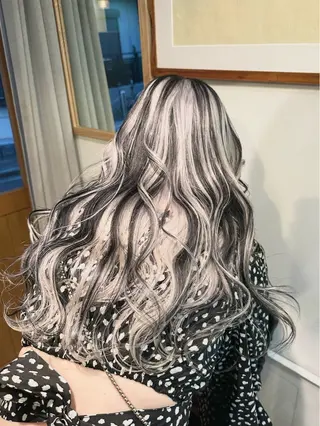 セミロング カラー kai .のヘアスタイル