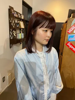 ミディアム あやか/ベージュ /透け感カラーのヘアスタイル