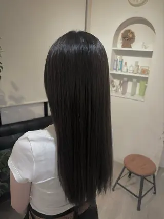 はしもとひより/ 艶カラー/ストレートのヘアスタイル