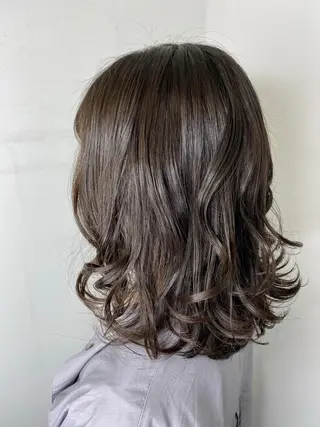 ミディアム ELEN 新百合ヶ丘のヘアスタイル