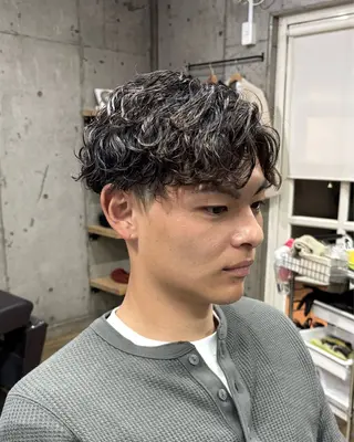 ミディアム パーマ メンズ homme, famille raugh【オム・ファミーユ・ラグ】所属・【メンズ特化】パーマ /マッシュ/たいちのヘアスタイル