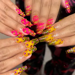 ネイル PINS16🩷 YUNOのネイルデザイン