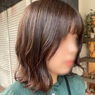 カラー 井上 彩花のヘアスタイル