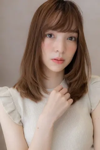 セミロング coverhairbliss上尾所属・阿部 雲母のヘアスタイル