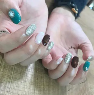 ミディアム ネイル ツメトマツゲ .のネイルデザイン