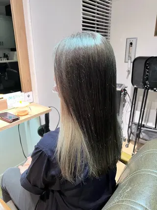 ロング カラー ツキダテ ユイのヘアスタイル