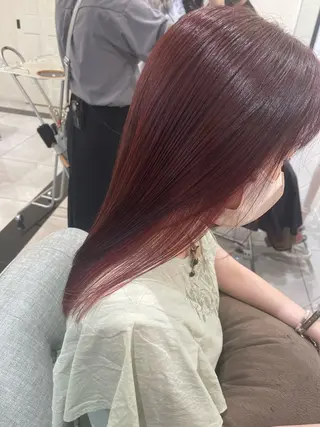 セミロング カラー 濱田輝レイヤー 韓国風 ハイトーンのヘアスタイル