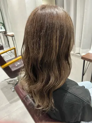 セミロング 佐藤 香苗のヘアスタイル