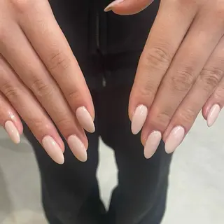 ネイル 𝑟𝑖𝑠𝑎 🕯‎🤍のネイルデザイン