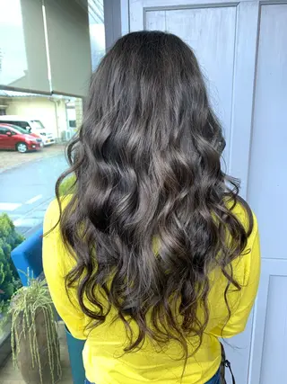 ロング カラー ツキダテ ユイのヘアスタイル