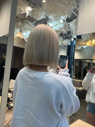 ショート 顔タイプ診断®︎ ハイトーンカラーのヘアスタイル