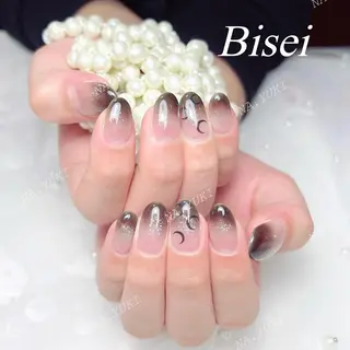 ネイル 🦋 Queenieのネイルデザイン