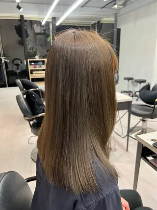 ロング カラー 小森聖奈 韓国風レイヤーカットのヘアスタイル