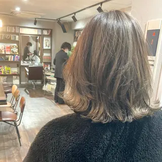 ミディアム 🟢ウルフ／スパイラ ルパーマ／大西🟢のヘアスタイル