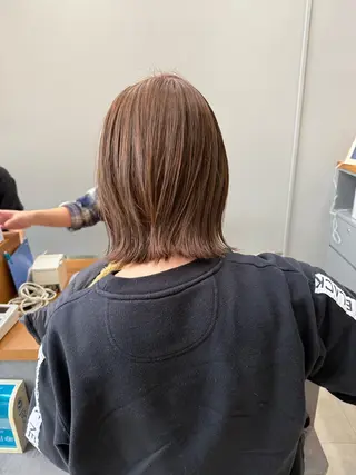 ミディアム カラー エマ ピボット 中川店所属・富原崇太/切りっぱな しボブ/透明感カラーのヘアスタイル