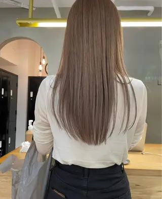 セミロング こだわりのレイヤー /透明感カラーのヘアスタイル