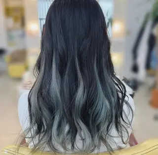 ロング カラー 友田 まりあのヘアスタイル