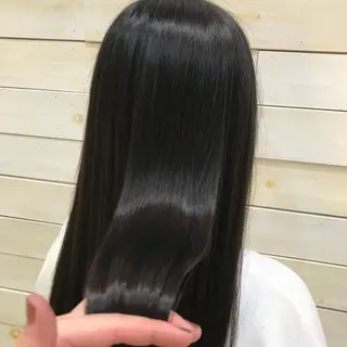 透明感color吉田 沙羅のヘアスタイル