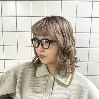ミディアム カラー パーマ 小河 穂香のヘアスタイル