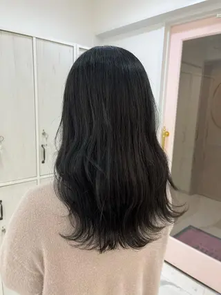 ロング カラー 新井 凪のヘアスタイル