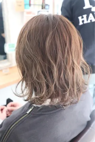 ミディアム カラー 西村 ようこのヘアスタイル