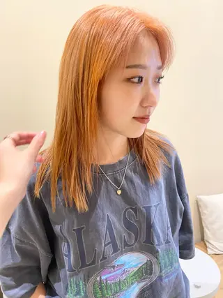 ミディアム カラー アカツ ミナのヘアスタイル