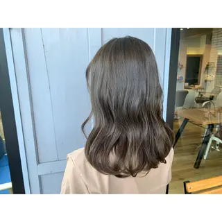 セミロング カラー ツキダテ ユイのヘアスタイル