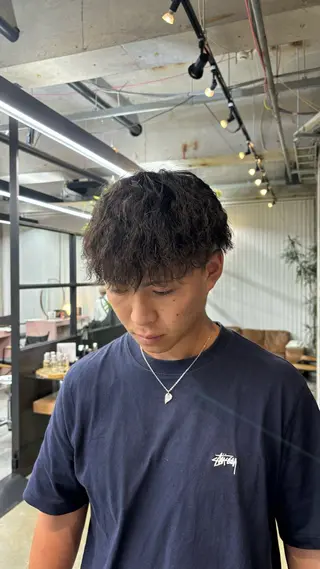 ショート パーマ 愛加パーマ・レイヤー ・ピンクカラーのヘアスタイル