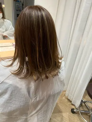 ミディアム 伊藤 愛美のヘアスタイル