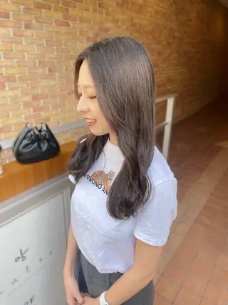 ロング カラー 川本 芹奈のヘアスタイル