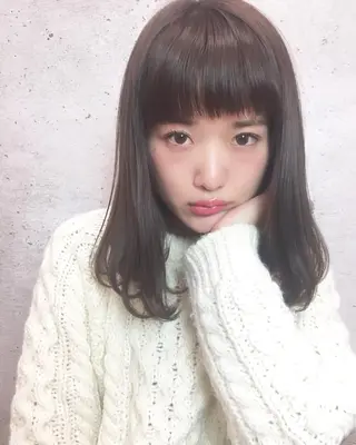ミディアム 齋藤 咲のヘアスタイル