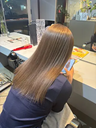 ロング カラー GISELA サリナのヘアスタイル