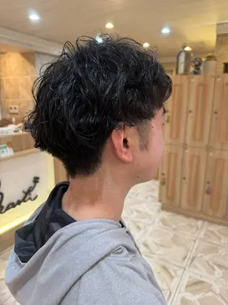 ミディアム パーマ メンズ 本田 春音のヘアスタイル