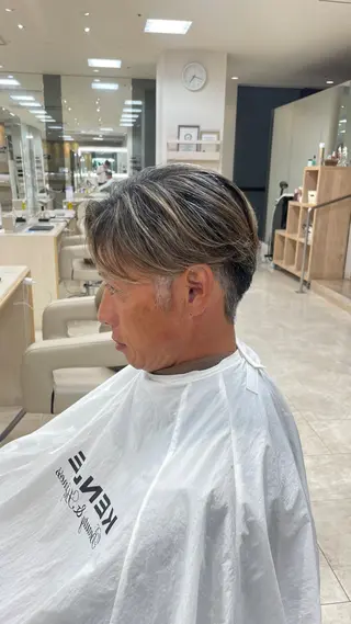 メンズ センターパート職人 ‪✂︎‬ トモキのヘアスタイル