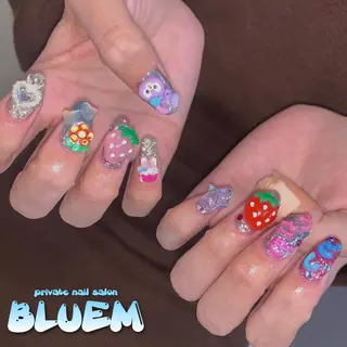 ネイル BLUEM なな🐶のネイルデザイン