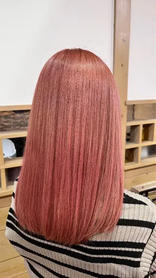 ミディアム カラー 花澤 紗更のヘアスタイル