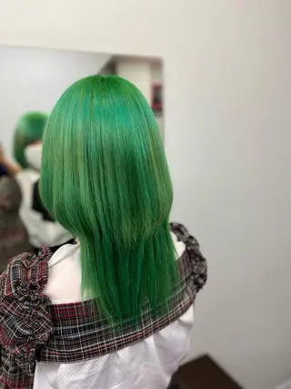 ミディアム カラー ヘアアレンジ メンズ ネイル マツエク・マツパ 🌟ブリーチ特化型 ハイトーンカラー🌟のヘアスタイル