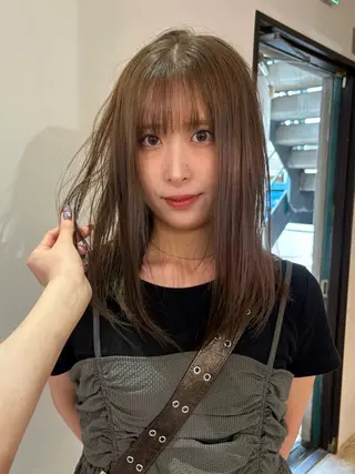 セミロング カラー Yuna/ベージュ ダブルカラーのヘアスタイル