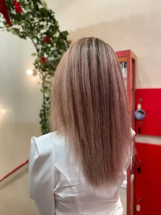 セミロング ゆぴ☾‪/推しカラー /ハイトーンのヘアスタイル