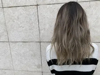 カラー 鈴木 理香のヘアスタイル