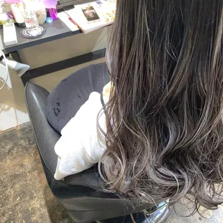 ロング カラー UMEDA FIGAROのヘアスタイル