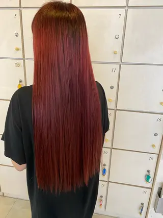 ロング カラー 岡田 奈々のヘアスタイル