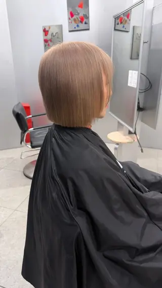 ショート カラー PELE/ミルクティ ー/NATSUKIのヘアスタイル