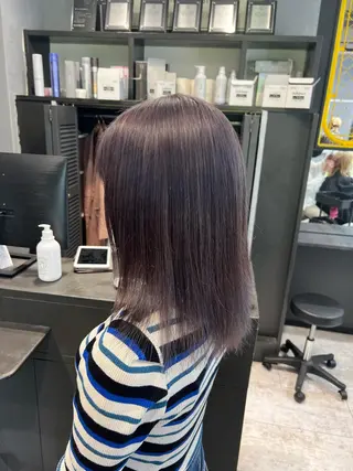 ミディアム maya レイヤーカットのヘアスタイル