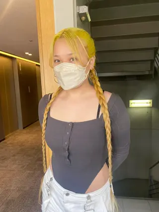 ロング カラー パーマ ヘアアレンジ アイブロウ 髪と音処　マトぺ所属・デザインカラー/ボブ ブリーチカラー/ユリのヘアスタイル