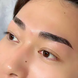 メンズ アイブロウ AMI メンズ◎/ 似合わせ眉デザインの眉毛・アイブロウイメージ