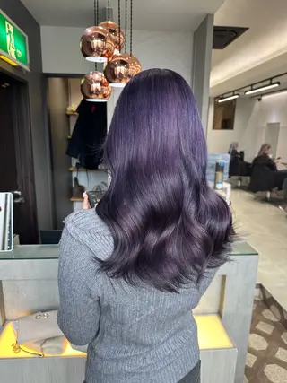 ロング noa 寒色系カラーブリーチのヘアスタイル