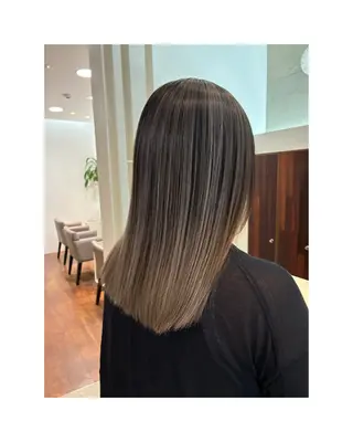 セミロング hair studio Zen〜kalon所属・Jura／ハイライト ／ブリーチなしカラーのヘアスタイル